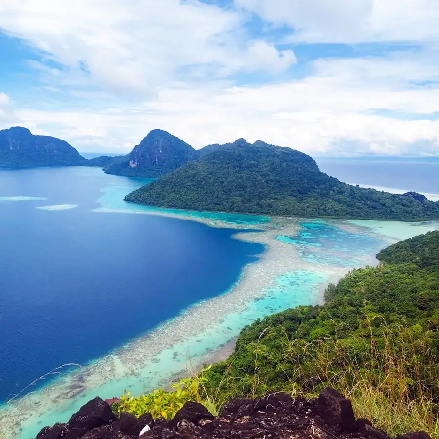 High angle view of Bohey Dulang lagoon during an island tour Adil Waterhouse Resort