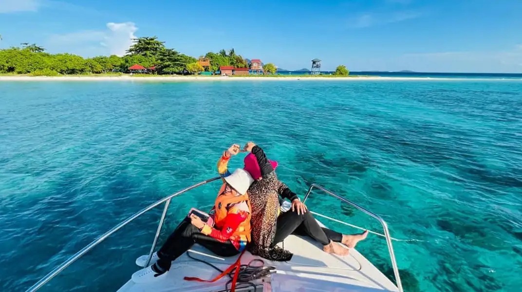 Guests enjoying an island hopping tour in the Semporna area Adil Waterhouse Resort